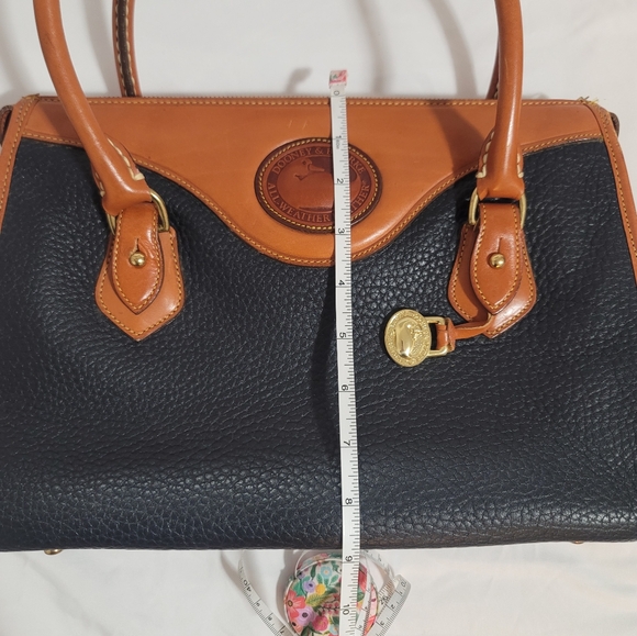 Dooney & Burke Rare Black & British Tan Vintage Shoulder Satchel - Picture 9 of 12